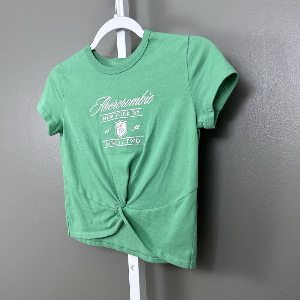 Abercrombie Kids Green Twist Front Graphic T Shirt Crop Top Size 7/8 Preppy - Picture 2 of 7